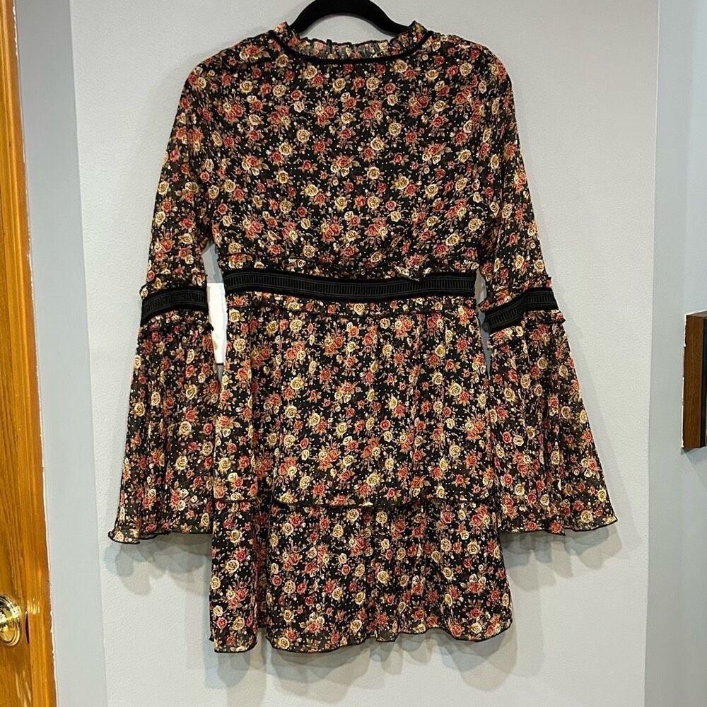 🆕 Nasty Gal I’ll be Bouquet black floral bell sleeve mini dress size 6 - Picture 9 of 13